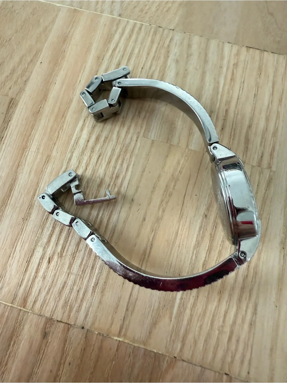 Armitron Now ladies silver tone watch NEW BATTERY